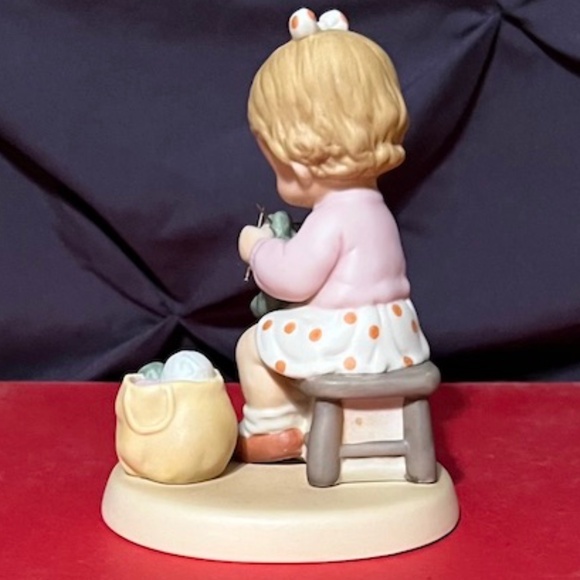 Precious Moments 'Knitting You a Warm and Cozy Winter' - Picture 2 of 3